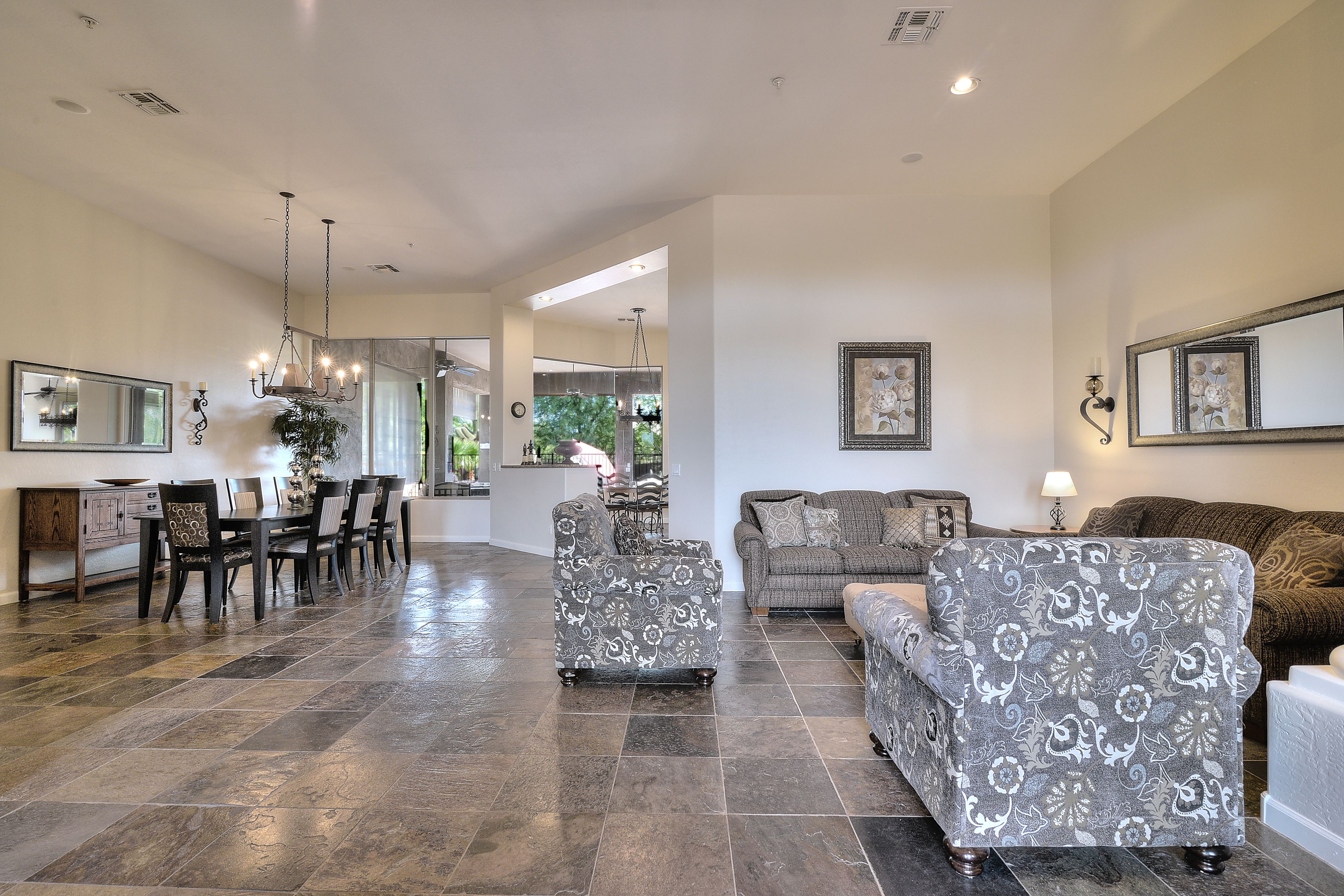 المنشأة من  الداخل