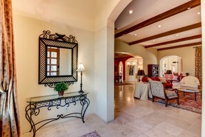 Living room - La Casa Que Canta (Phoenix)