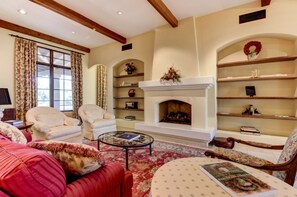 House, 6 Bedrooms, Private Pool, Mountain View | Living room - La Casa Que Canta (Phoenix)