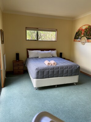 Superior House, 5 Bedrooms, Balcony, Garden View | 5 bedrooms, premium bedding, blackout curtains, iron/ironing board - Abel Tasman Marahau (Marahau)