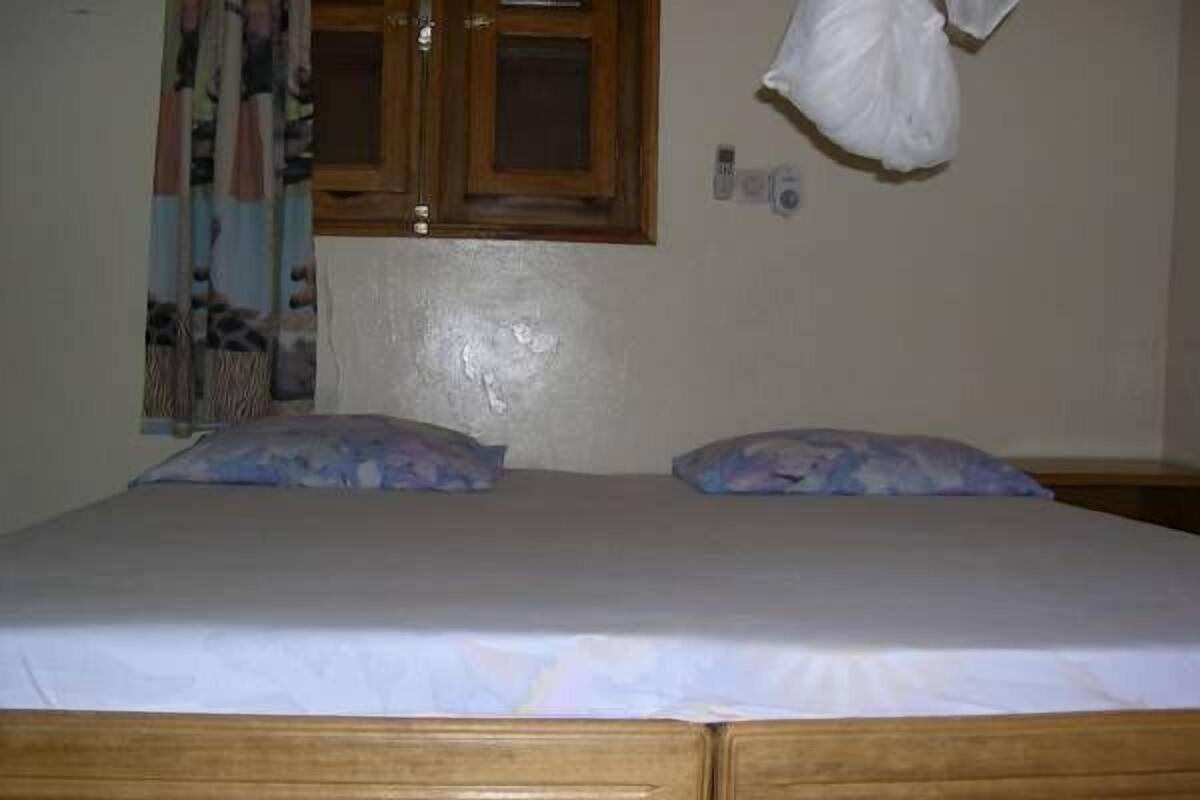 Habitación estándar con 1 cama doble o 2 individuales | Wifi gratis