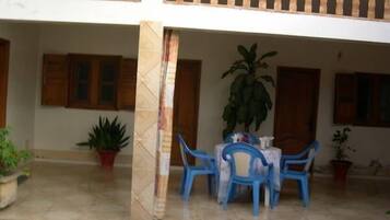 Daily continental breakfast (XOF 1500 per person)