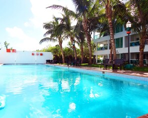 Außenpool, geöffnet von 07:00 Uhr bis 00:00 Uhr, Cabañas (kostenlos)