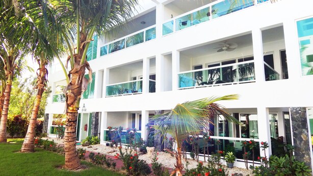 Garden - Sunny apartment at the beach with pool (Punta Cana)