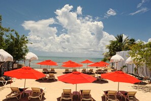 على الشاطئ، حافلة نقل من وإلى الشاطئ، جلسات تدليك على الشاطئ