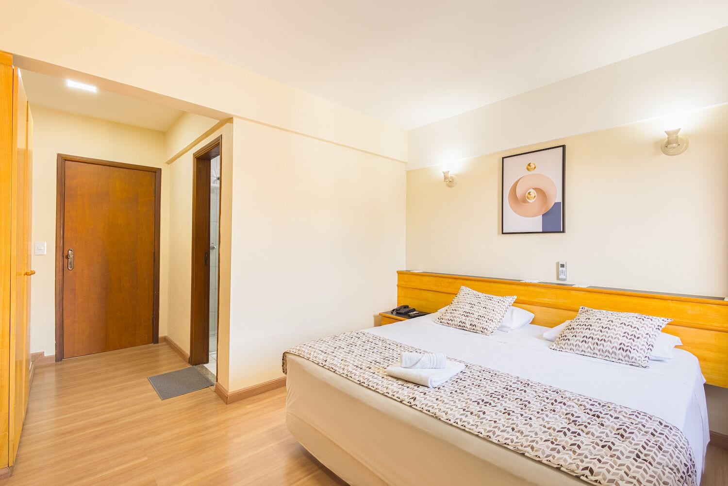 standard single room | minibar, desk, free wifi, bed sheets