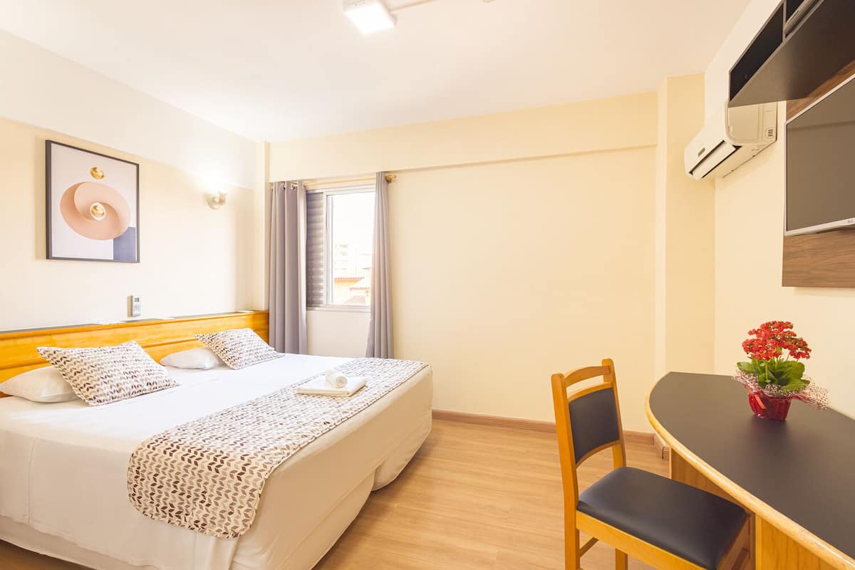 Minibar, desk, free WiFi, bed sheets