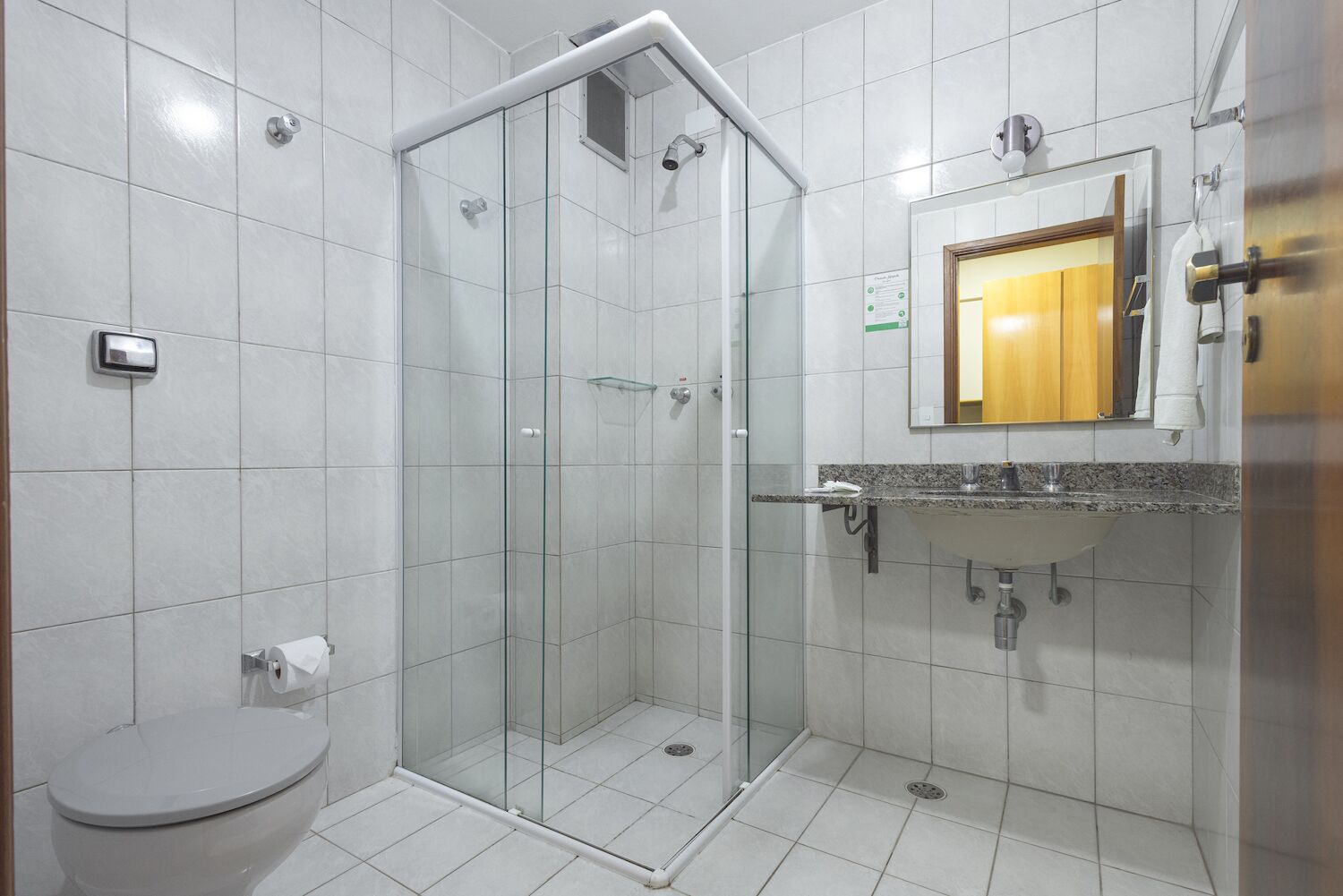 standard twin room | bathroom | shower, free toiletries, hair dryer, towels