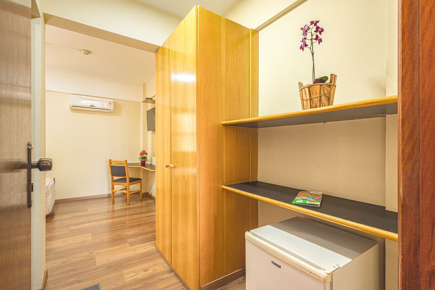 standard twin room | minibar, desk, free wifi, bed sheets