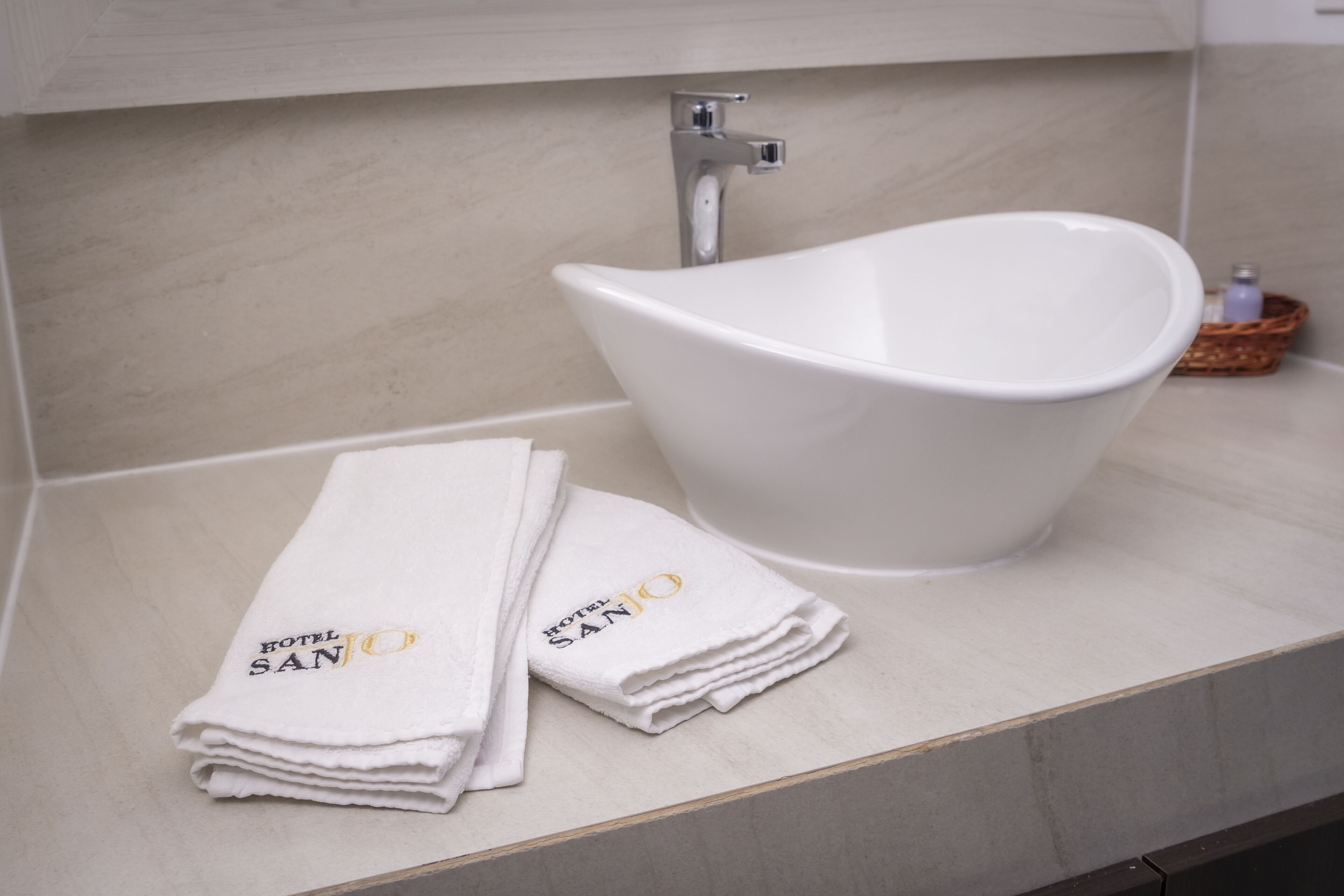 double room | 1 bedroom, in-room safe, desk, iron/ironing board