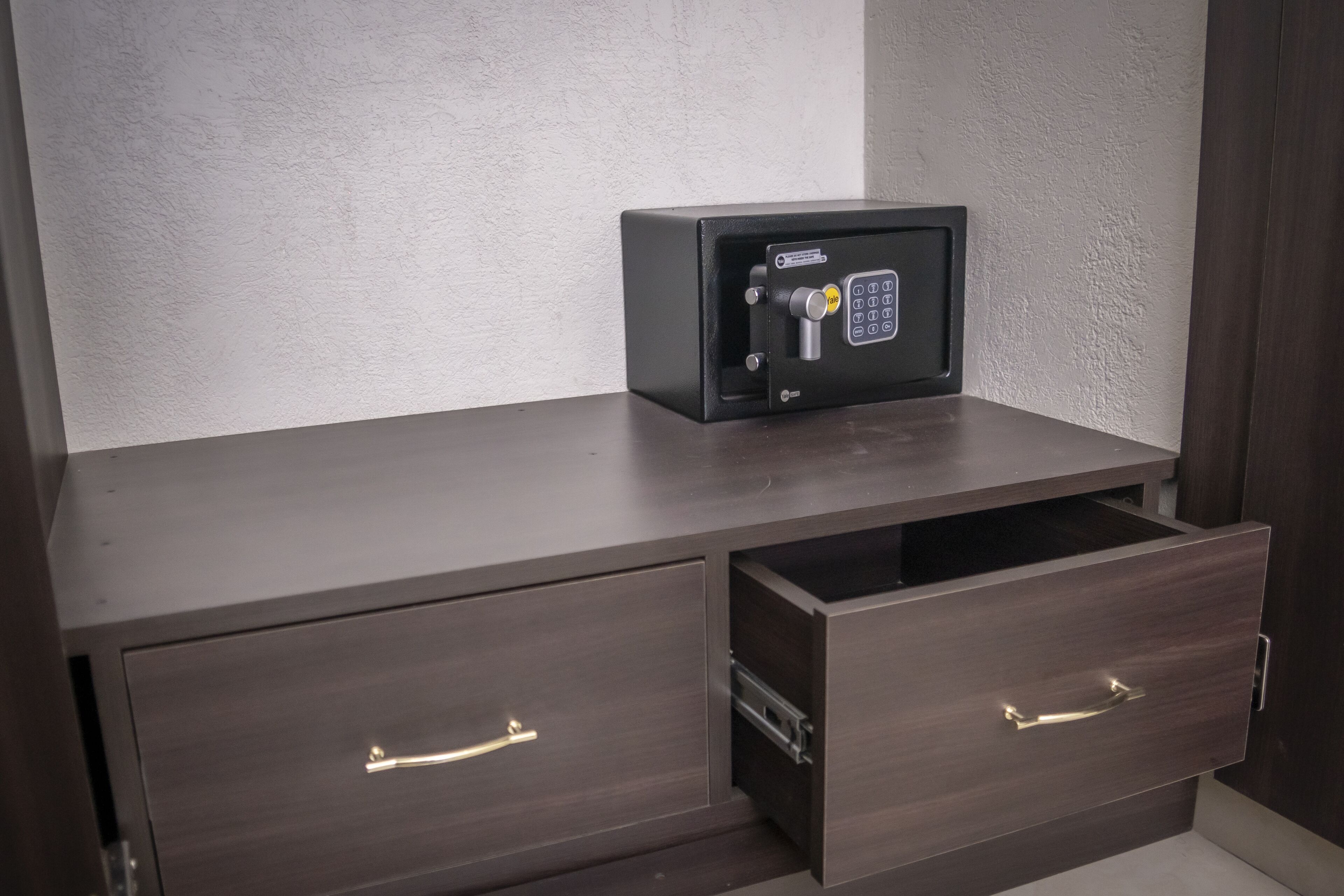 junior suite | 1 bedroom, in-room safe, desk, iron/ironing board