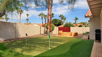 Mini-golf