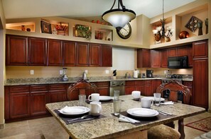 Ferienhaus, 4 Schlafzimmer, eigener Pool | Eigene Küche