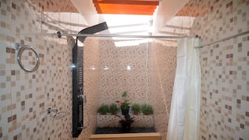Habitación Deluxe (Open Bathroom) | Ducha del cuarto de baño