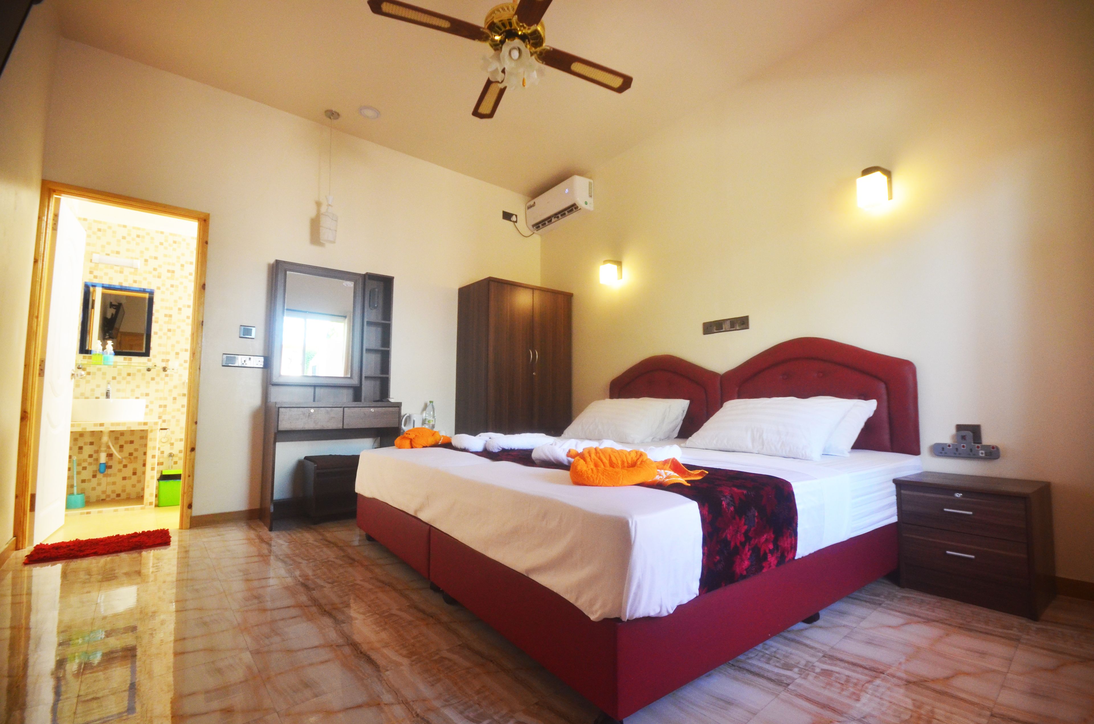 Deluxe Room (Open Bathroom) | Premium bedding, minibar, in-room safe, desk