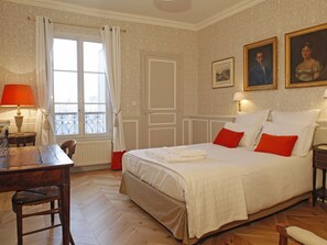 Double Room, Ensuite, Garden View (La chambre de Joséphine) - Les Chambres de Mathilde (Angers)