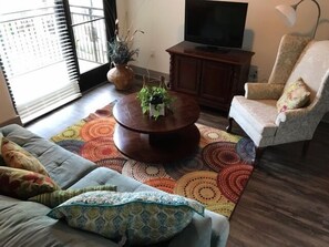Standard Apartment, 2 Bedrooms, Kitchen | Living room | Flat-screen TV, DVD player