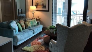 Standard Apartment, 2 Bedrooms, Kitchen | Living room | Flat-screen TV, DVD player - Midtown 403 (Nashville)