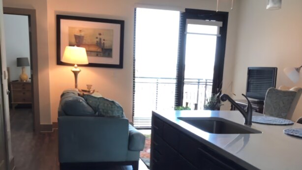 Standard Apartment, 2 Bedrooms, Kitchen | Private kitchen | Coffee/tea maker, fridge, microwave, oven - Midtown 403 (Nashville)