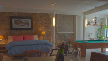 Chambre Confort, 1 trÚs grand lit, vue piscine, niveau Exécutif