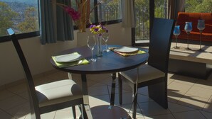 Executive Studio Suite, 1 King Bed, Accessible, City View | In-room dining - Casa Corazón de Plata Suites (Guanajuato)