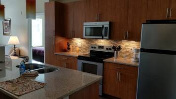 Departamento estándar, 2 habitaciones | Cocina privada | Refrigerador, microondas y cafetera y tetera