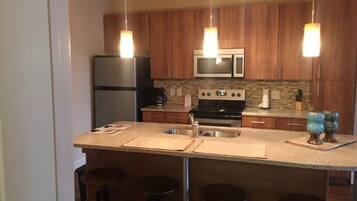 Departamento estándar, 2 habitaciones | Cocina privada | Refrigerador, microondas, horno y parrilla de estufa