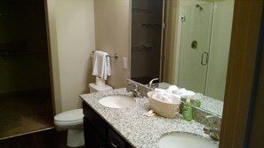 Standard Apartment, 2 Bedrooms, Kitchen | Bathroom