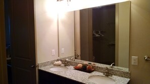 Standard Apartment, 2 Bedrooms, Kitchen | Bathroom sink