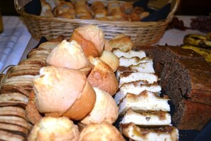 Daily continental breakfast (EUR 8 per person)