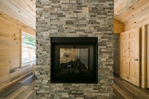 Lits bébé (gratuits), lits pliants/supplémentaires, draps fournis