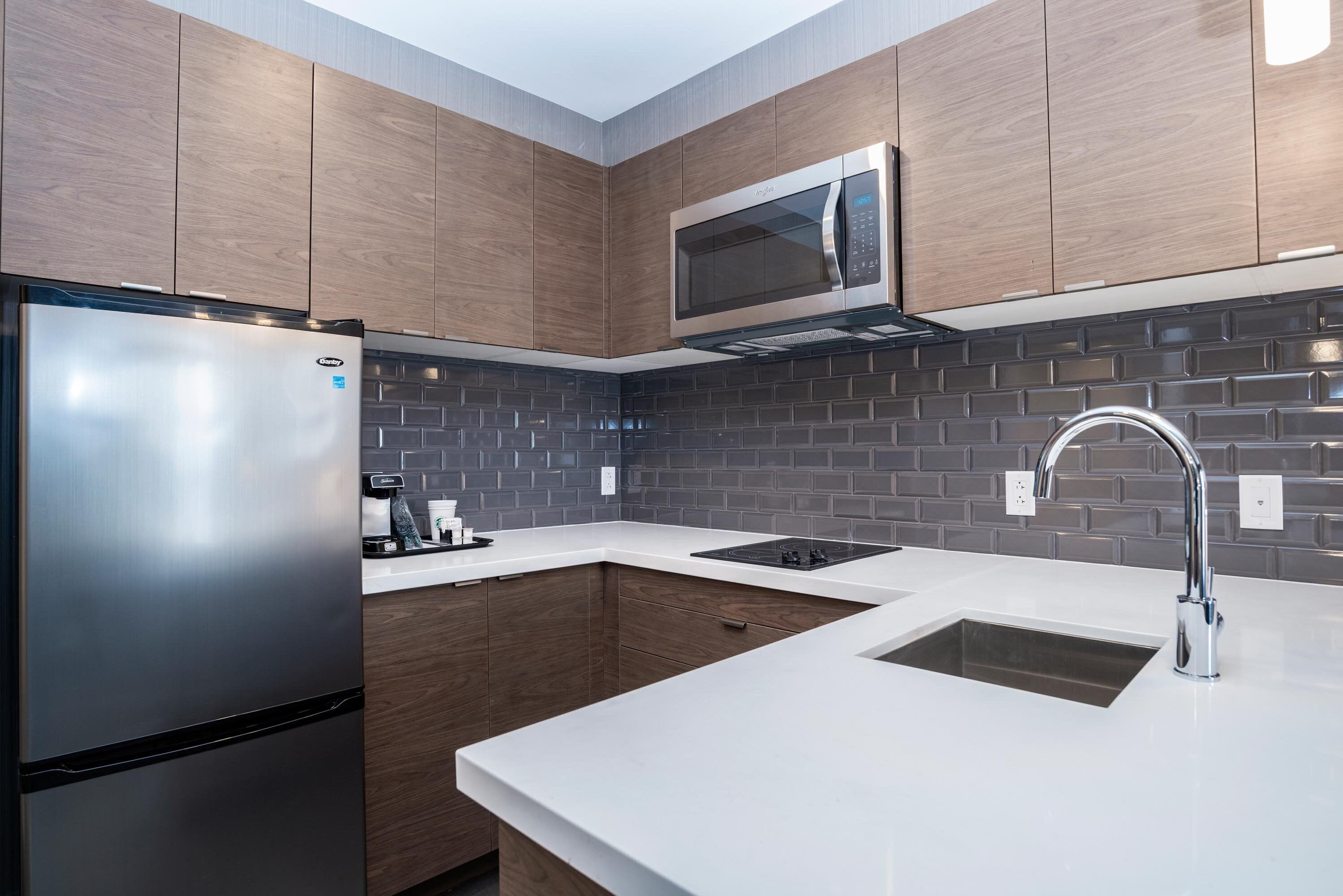 standard suite, 1 king bed, kitchen | private kitchen | fridge, microwave, coffee/tea maker