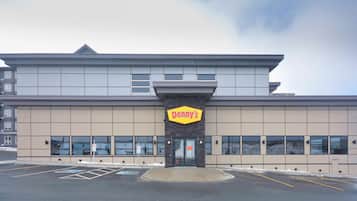 Hi ha 2 restaurants amb esmorzars