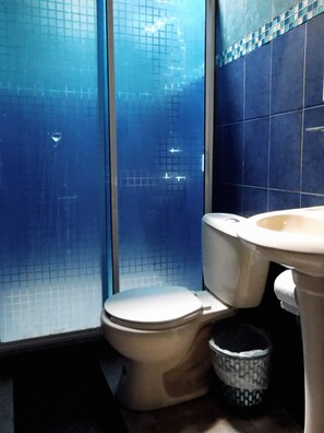 Standard Quadruple Room, 1 Bedroom, Private Bathroom | Bathroom | Shower, free toiletries, towels