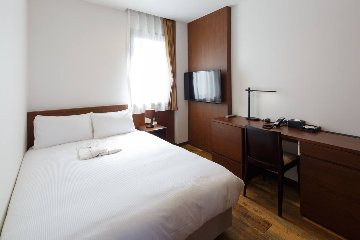 Double Room B, Shower Only