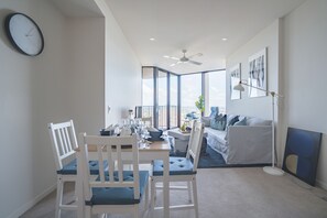 In-room dining - Homely Apartment at CBD Queen St (Brisbane)