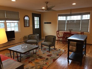 Interior - Contemporary Style And Comfort Convenient To Boston And Route 128 (Dedham)