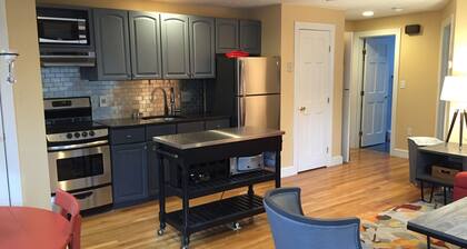 Contemporary Style And Comfort Convenient To Boston And Route 128