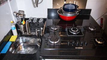 Appartamento Tradizionale, 1 camera da letto | Cucina privata | Frigorifero con congelatore, microonde, piano cottura, frullatore