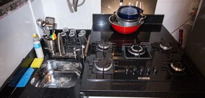 Full-sized fridge, microwave, stovetop, blender - Copacabana Near the Beach (Rio de Janeiro)