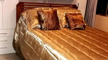 Traditional Apartment, 1 Bedroom | 1 bedroom, desk, laptop workspace, free WiFi
