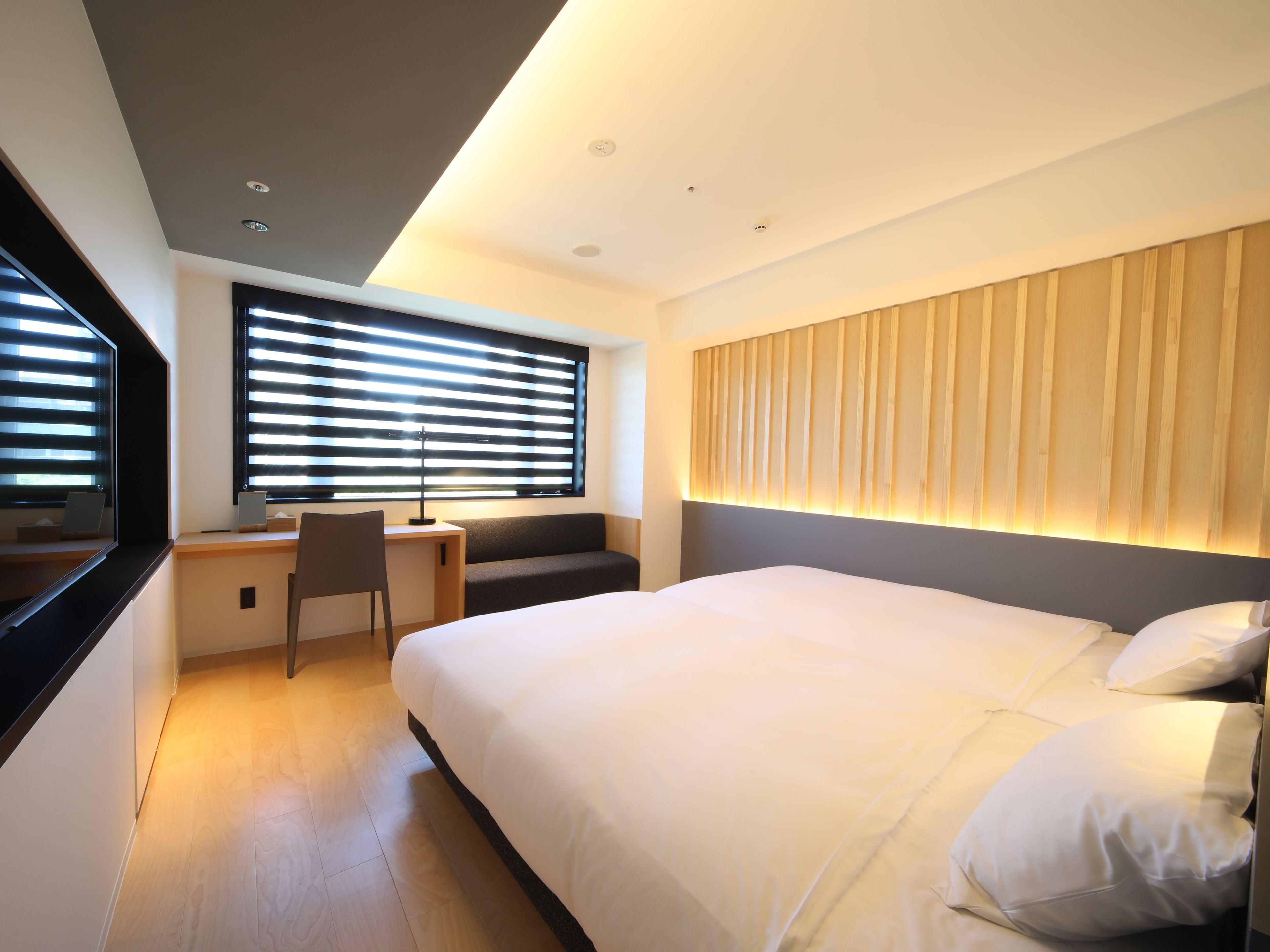 Superior Twin, Non Smoking | Desk, blackout drapes, soundproofing, iron/ironing board