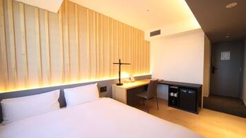 Habitación doble estándar, para no fumadores | Escritorio, cortinas blackout y insonorización