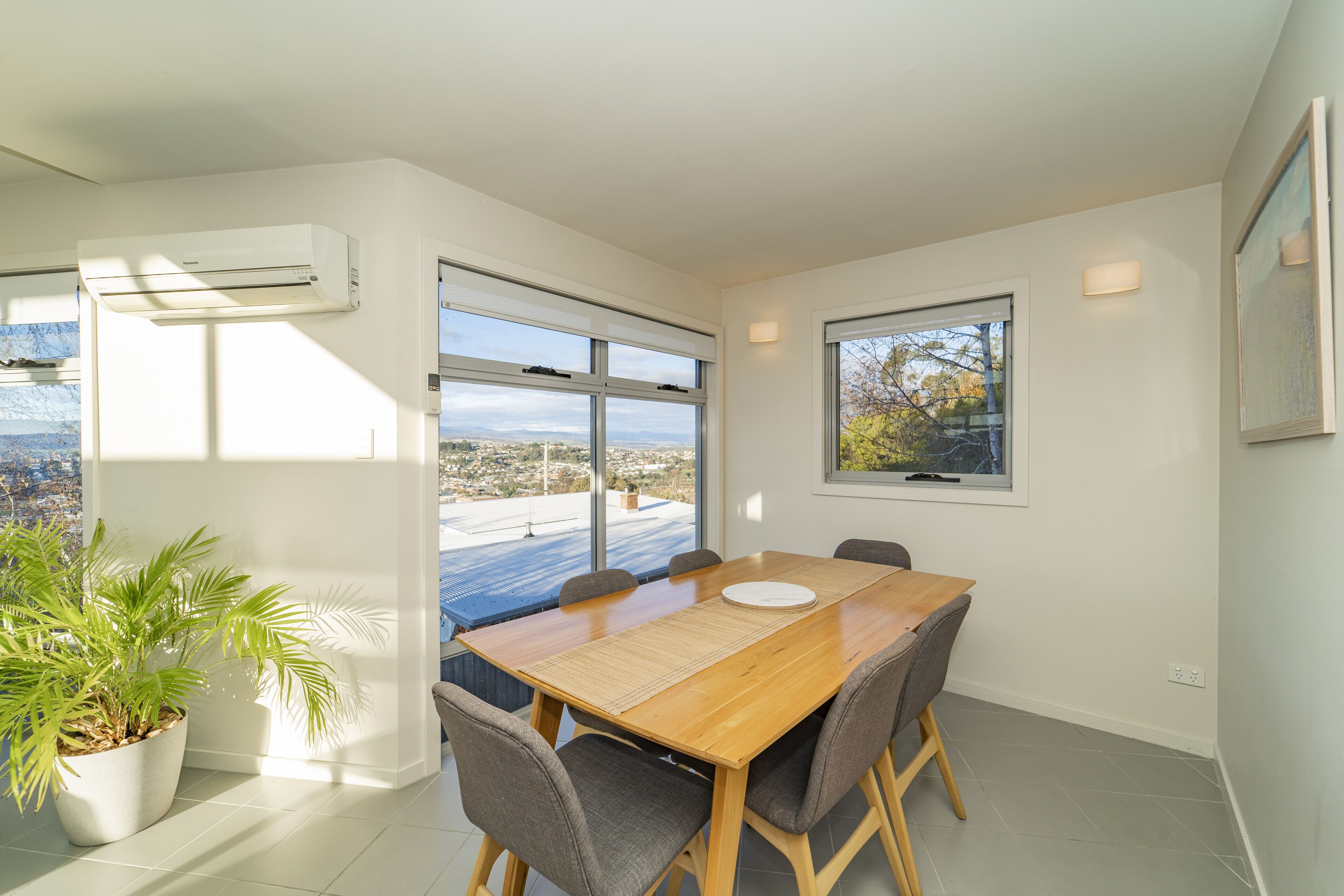 Launceston Views Townhouse #2 — image 8