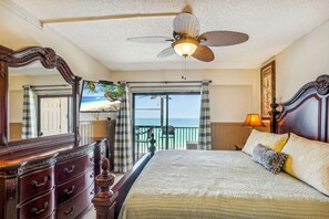 2 bedrooms, iron/ironing board, free WiFi, bed sheets - Villa Madeira 504 | Beach FRONT|Walk to John's Pass! (Madeira Beach)