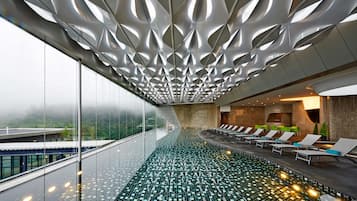 Indendørs pool