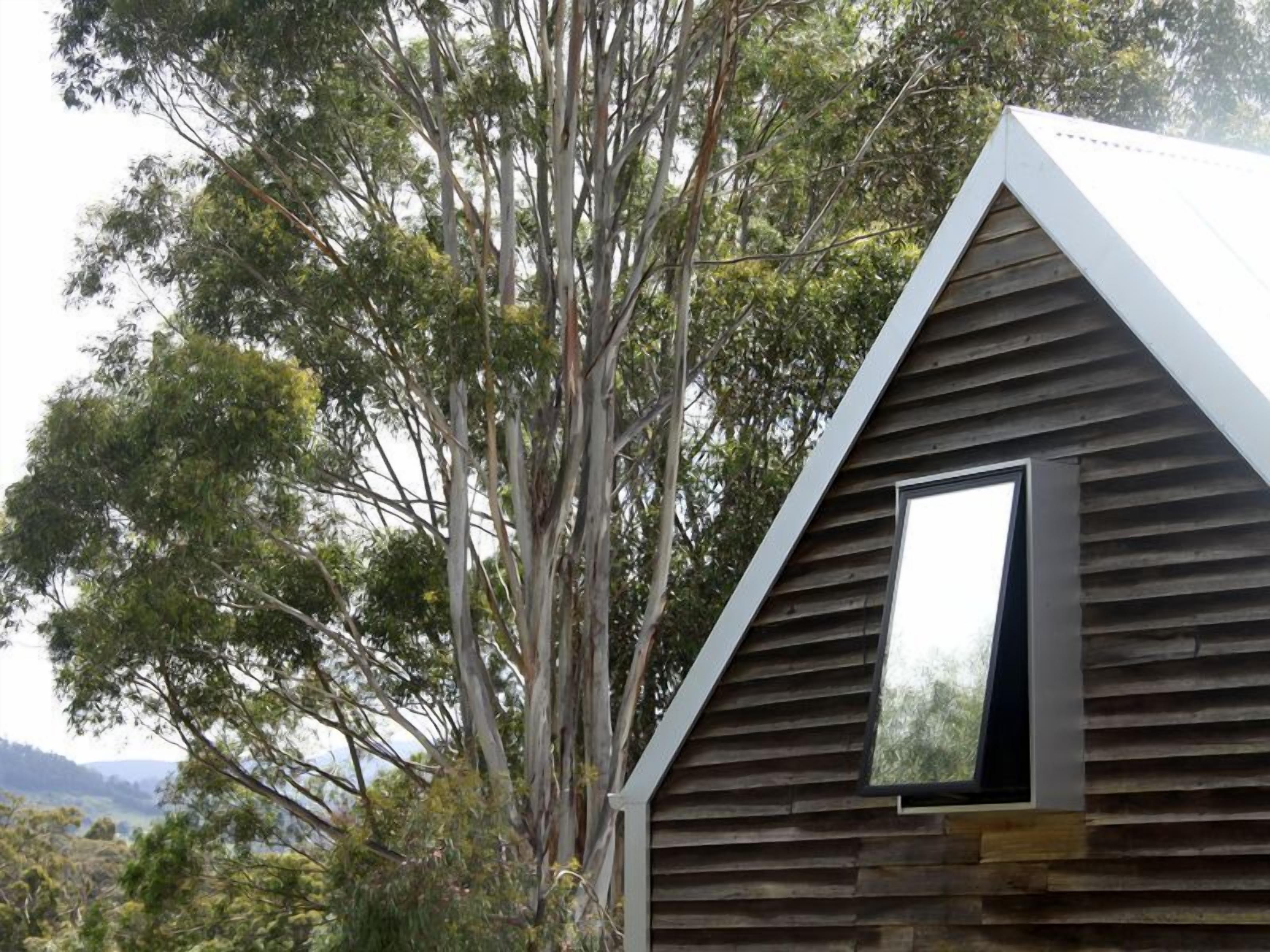 Boutique stay in old farm shed — image 11
