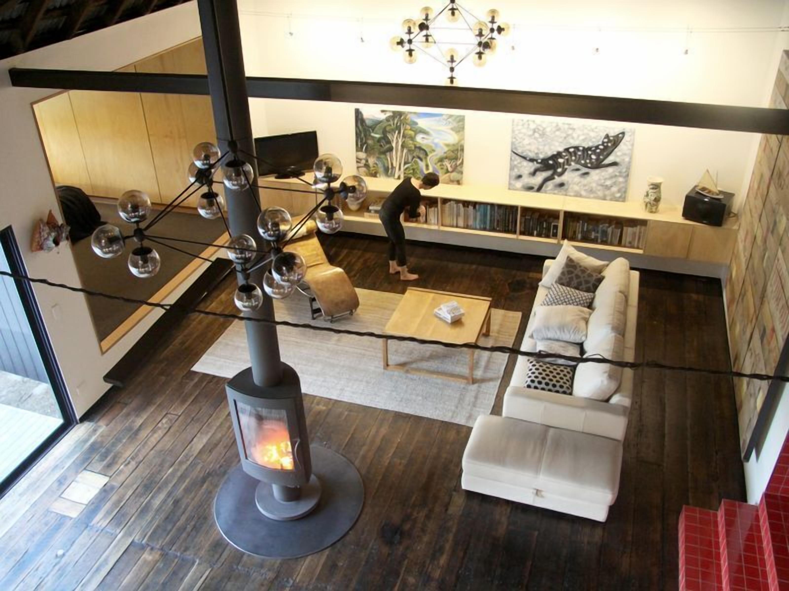 Boutique stay in old farm shed — image 10