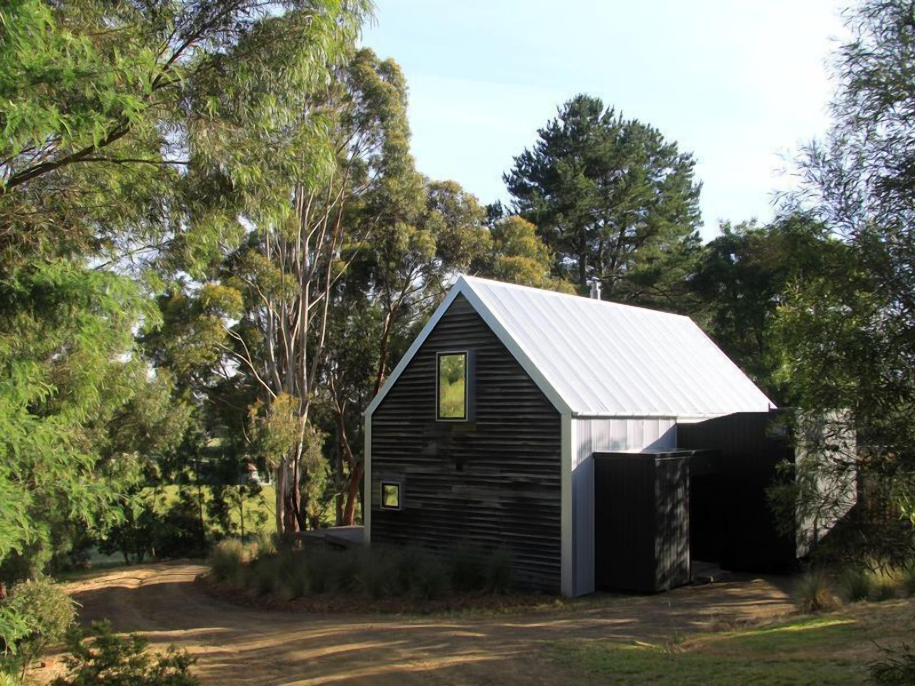 Boutique stay in old farm shed — image 9