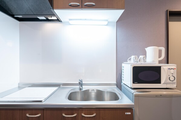 Habitación con 2 camas individuales, para no fumadores | Cocina privada | Refrigerador y microondas